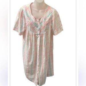 Miss Elaine Vtg Pastel Seersucker HouseDress Med ButtonFront Lounge Nightgown
